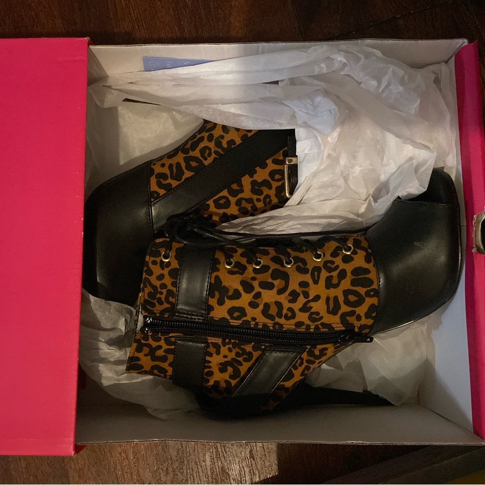 Women’s open toe boots